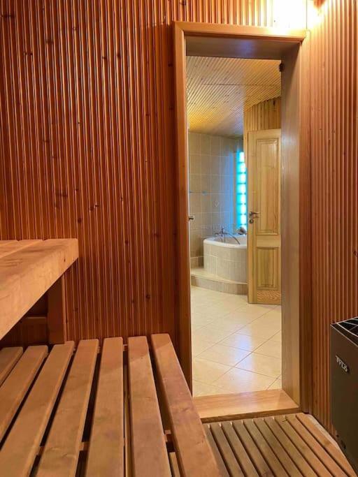 Rooftop 180M2 Loft With Private Sauna, Братислава Экстерьер фото